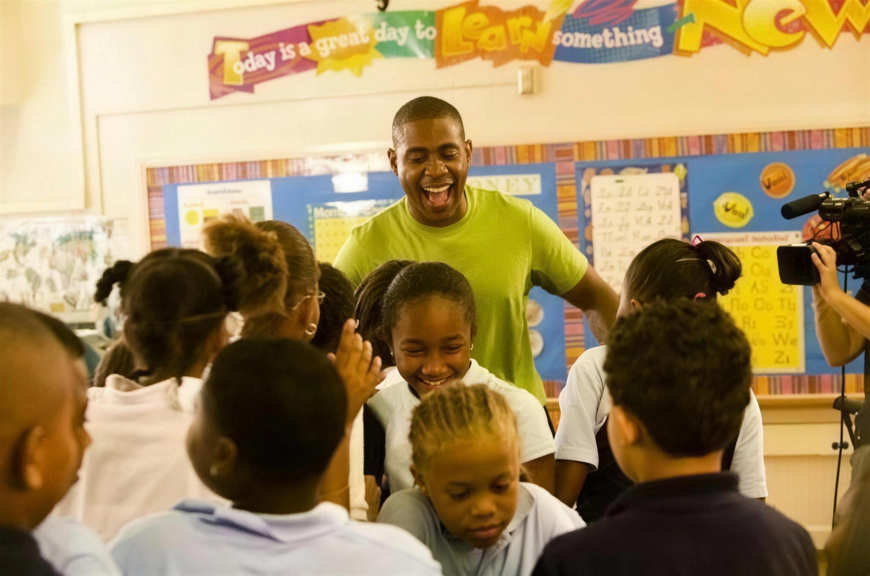 Carlos Watson visiting a classroom